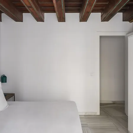 Numa Molina 2* إشبيلية